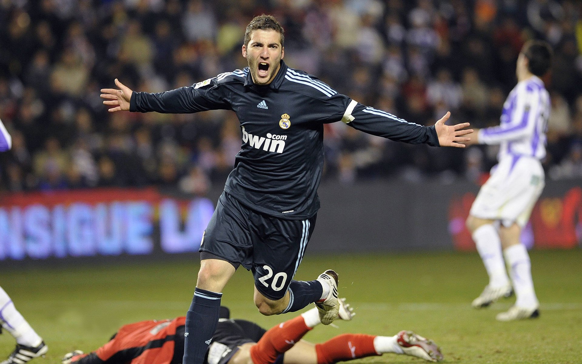 纳达尔迎来十二赛季高光表现，TL球迷沸腾！